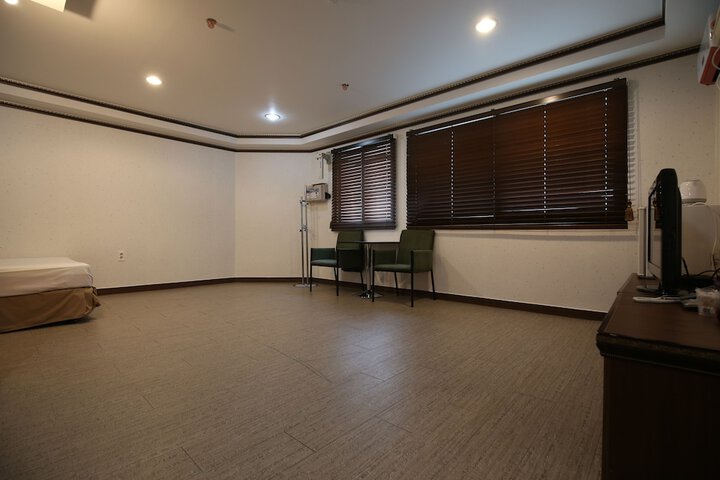 Room 22 of 53