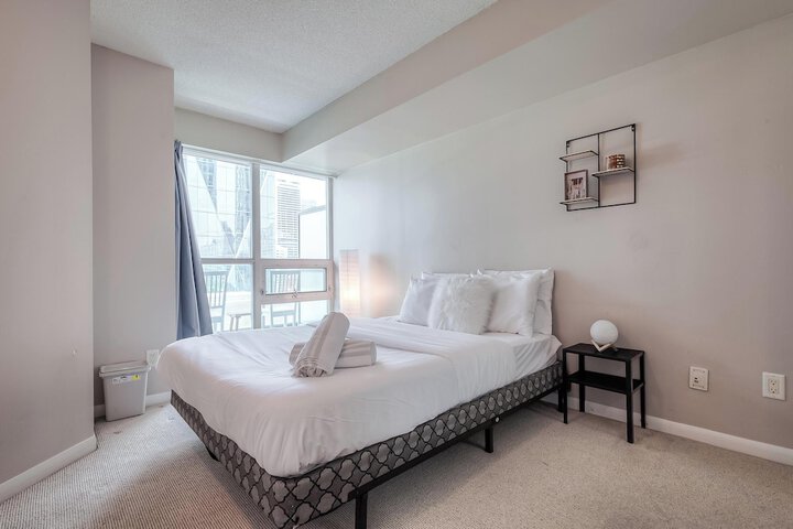 Room 35 of 198