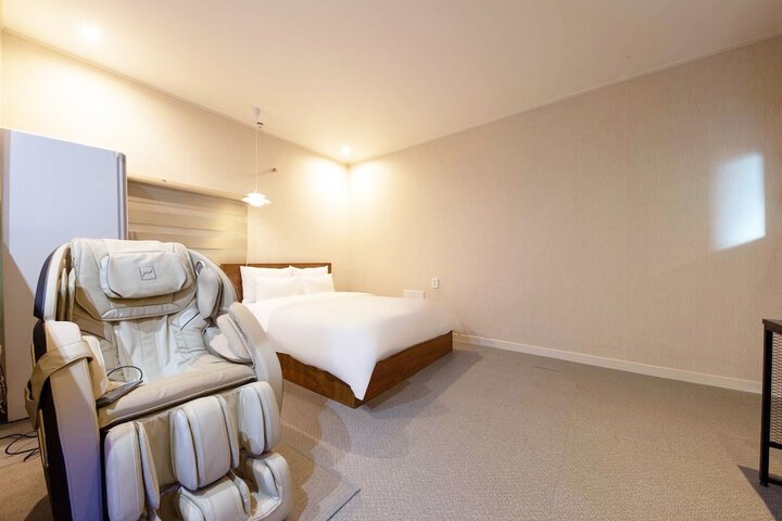 Room 19 of 28