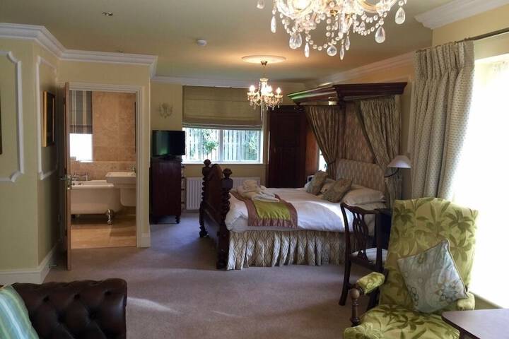 Room 52 of 117