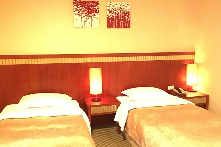 Room 8 of 32