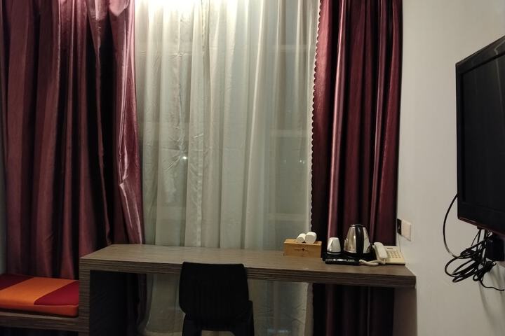 Room 52 of 66