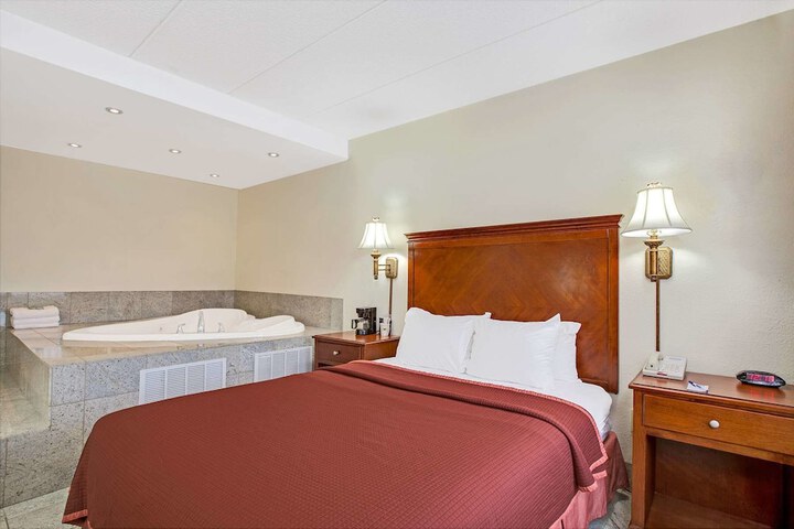 1 Queen Studio Suite (1 of 4)