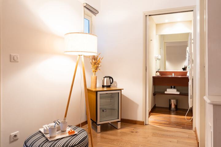 Room 32 of 53
