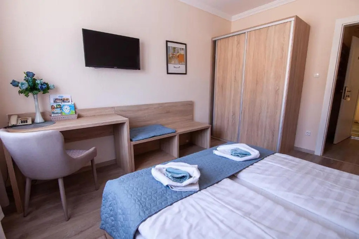 Room 2 of 17