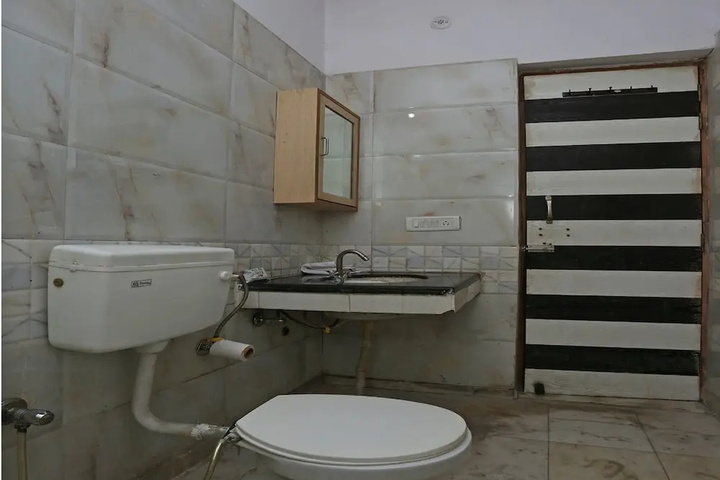 Room 8 of 16