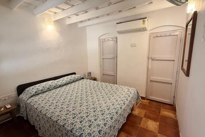 Room 98 of 233