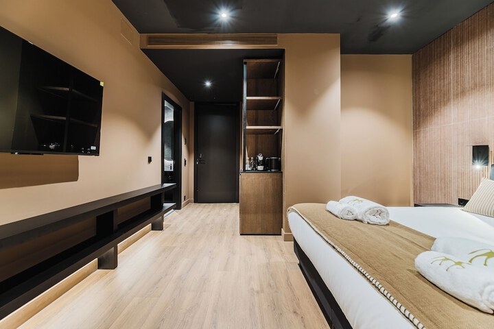Room 6 of 45