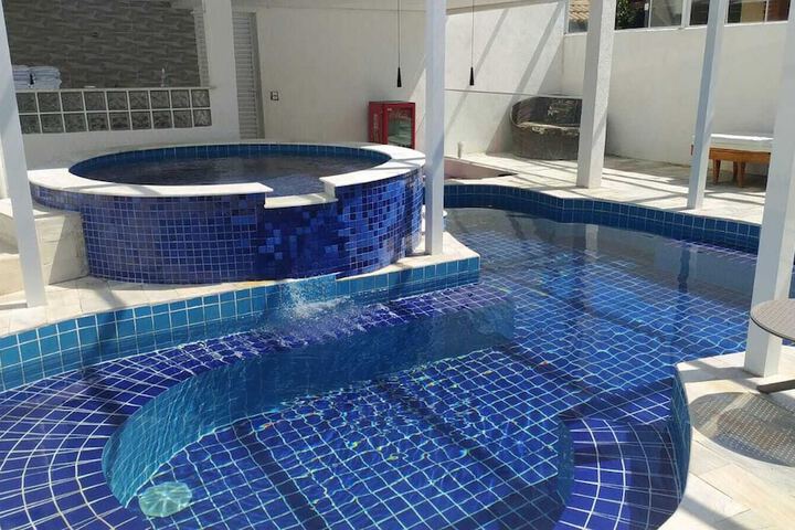 Pool 12 of 35