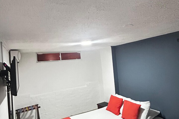 Room 7 of 28