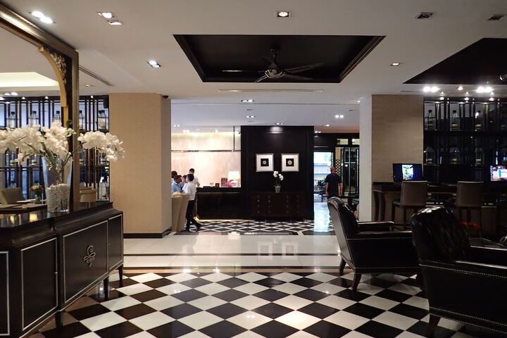 Entrance & Lobby
