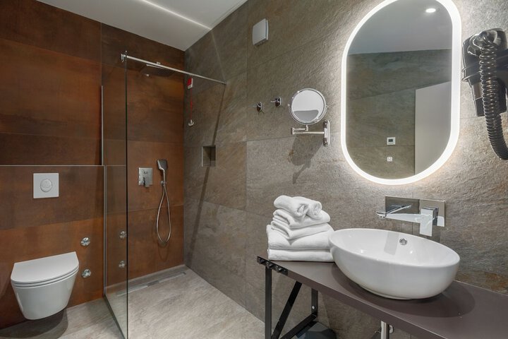 Room 43 of 59