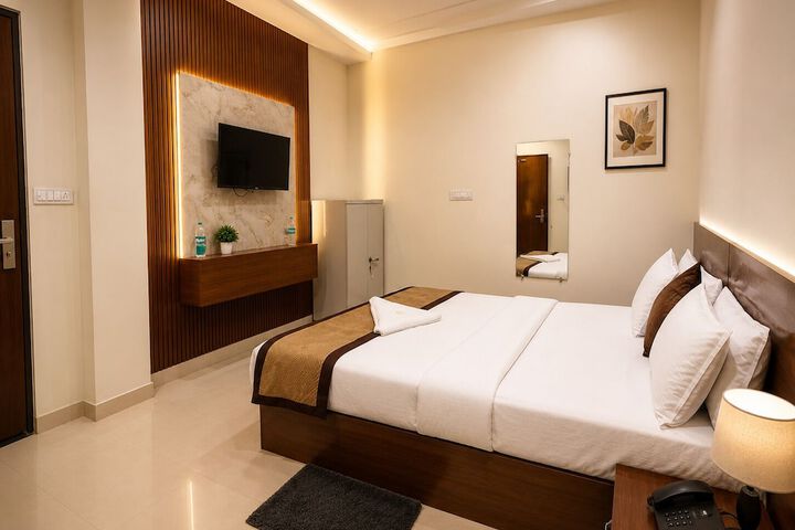Room 16 of 28