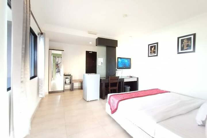 Room 8 of 32