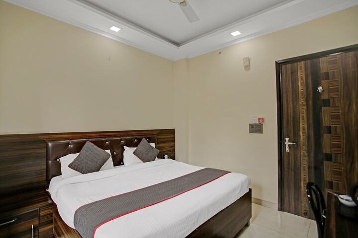 Room 6 of 17