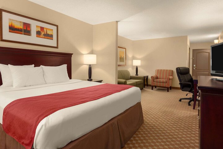 1 King Bed (11 of 13)