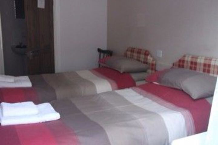 Room 7 of 9