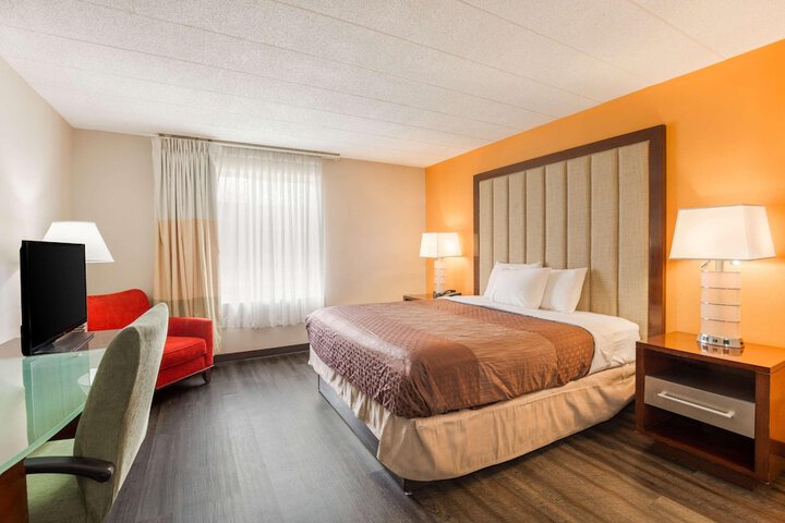 1 King Bed (12 of 12)