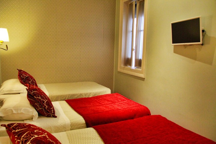 Room 30 of 48