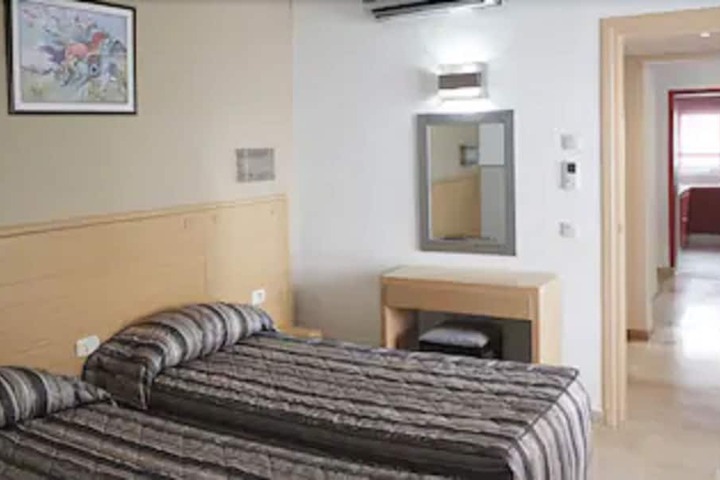 Room 8 of 30