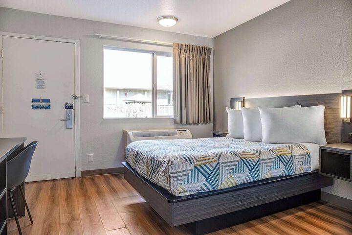 Room 8 of 43