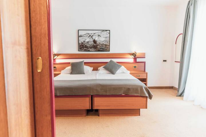Room 32 of 90