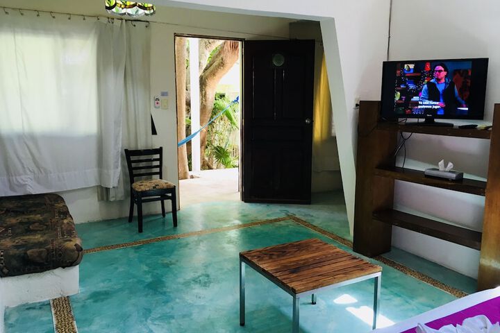 Room 6 of 102
