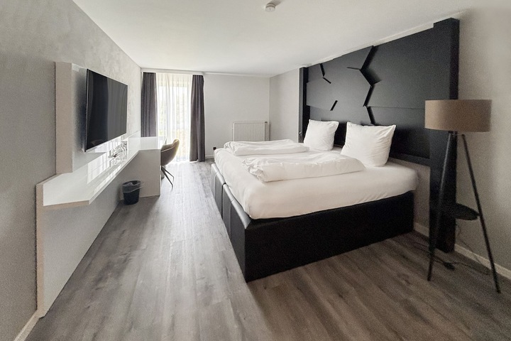 Room 4 of 14