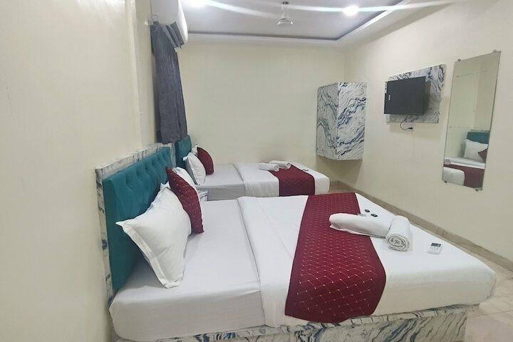Room 33 of 76