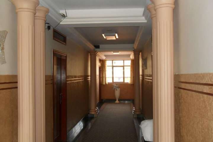 Ballroom/Hall 23 of 27