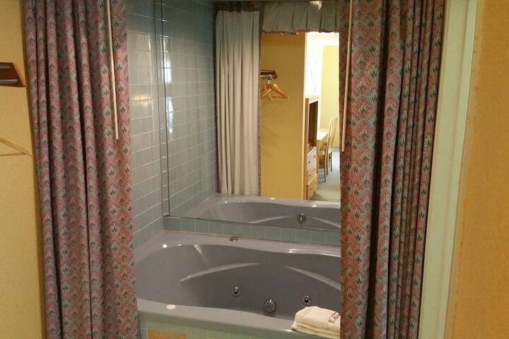 Room 28 of 46