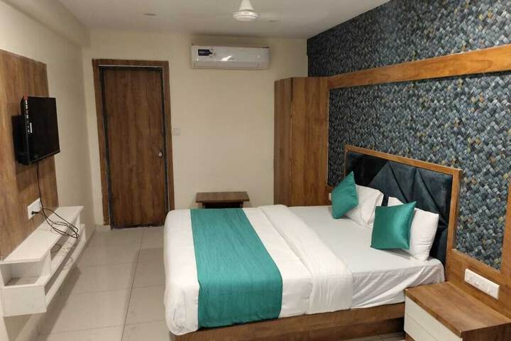 Room 2 of 18