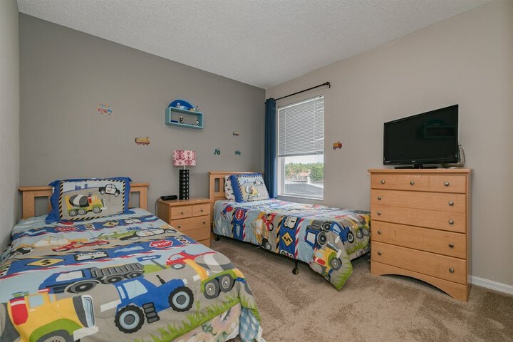 Room 9 of 32