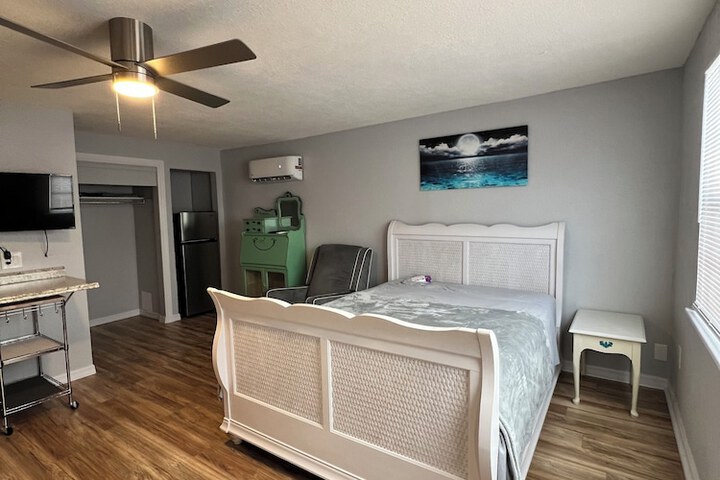 Room 5 of 25
