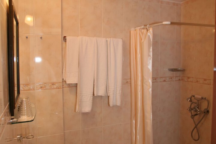 Room 42 of 117