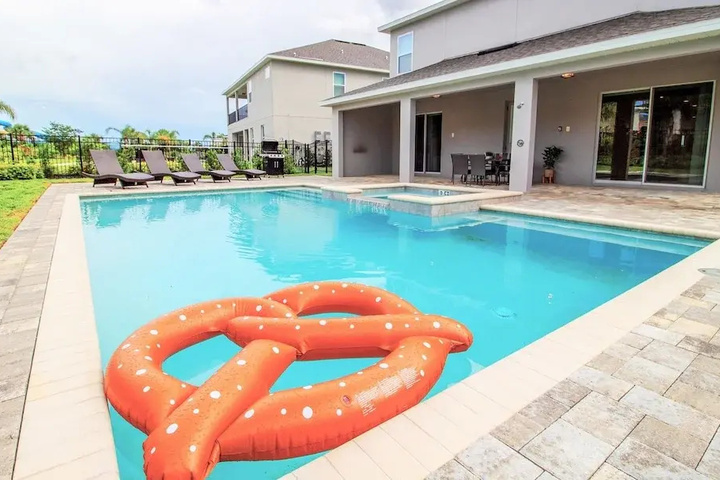 Pool 18 of 25
