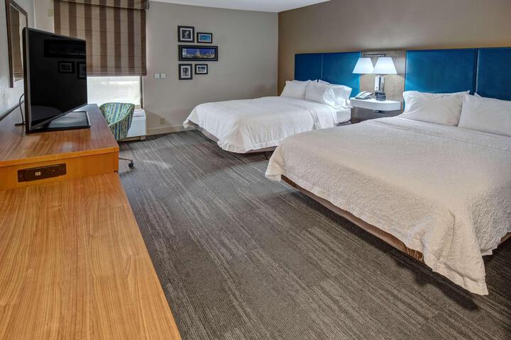 Double Accessible 2 Queen Beds (5 of 5)