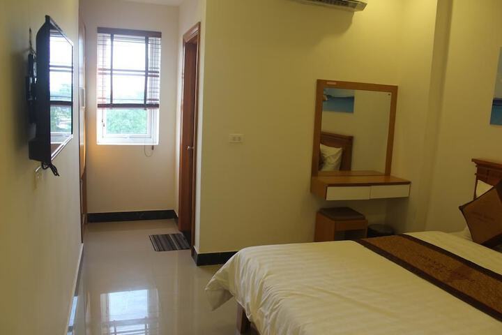 Room 6 of 14