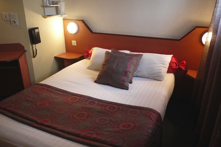 Room 3 of 20