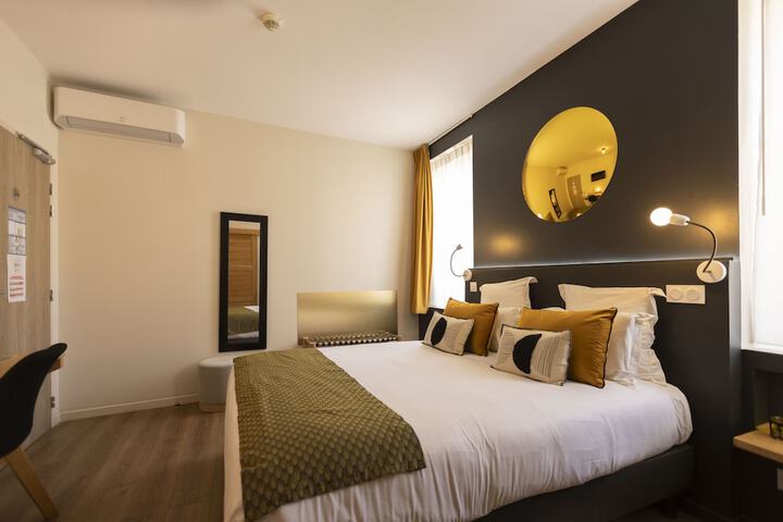 Room 104 of 210