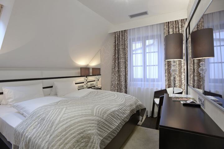 Room 12 of 78