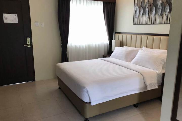Room 4 of 30