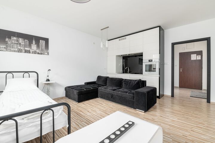 Room 6 of 10