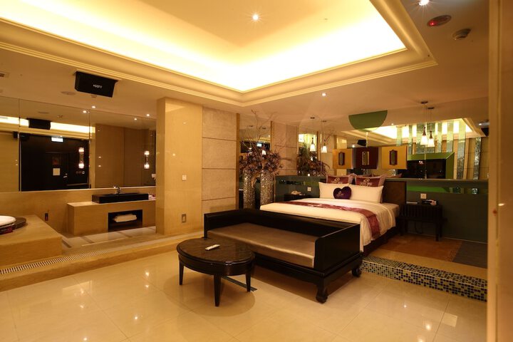 Room 3 of 32