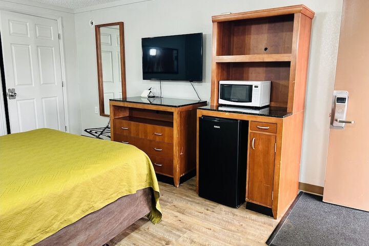 1 King Bed (12 of 19)