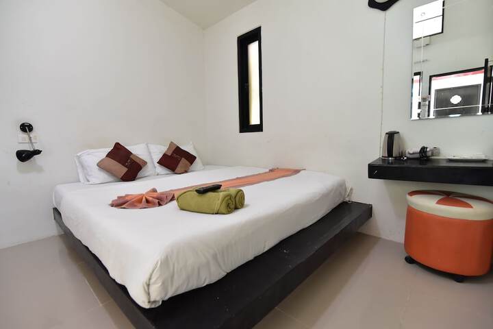Room 15 of 48