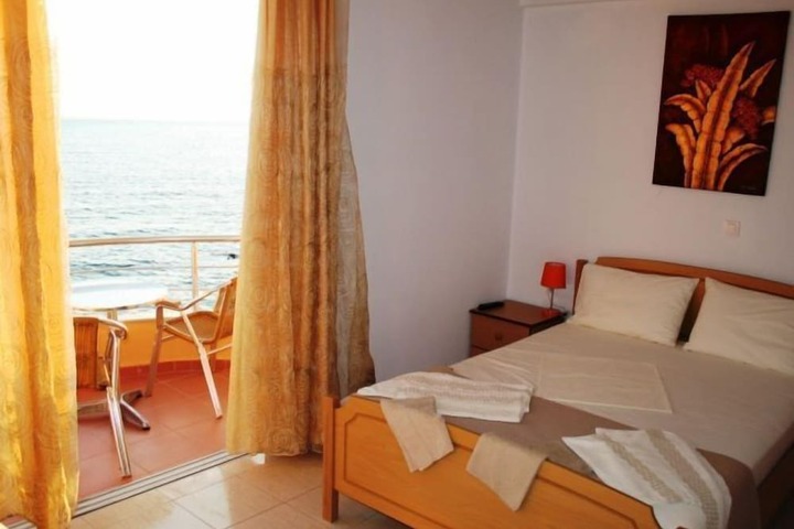 Room 10 of 30