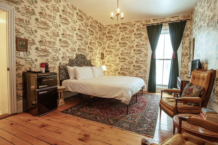 Room 9 of 33