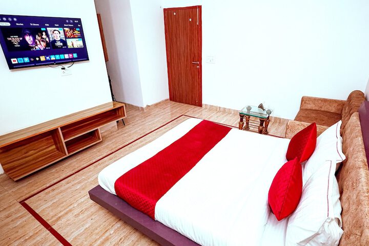 Room 10 of 28