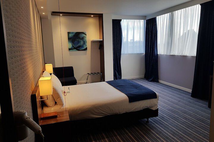 Room 8 of 65
